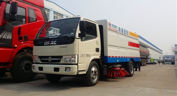 東風(fēng)3噸掃路車
